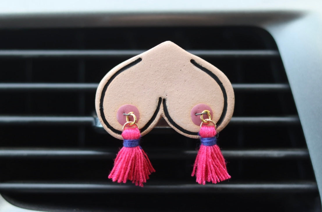 Bewbie Tassel | Clay magnet diffuser | Light skin