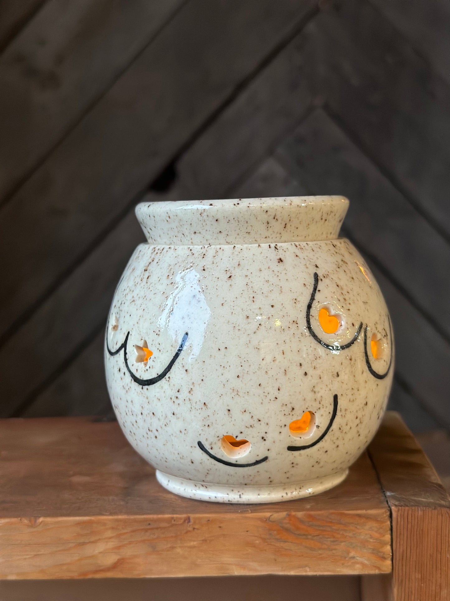 Speckled Boob Wax Melt Warmer Luminary | White/Poppy